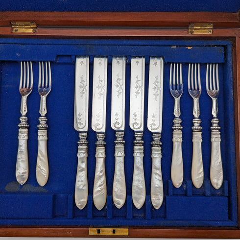 約 1870 年英國古董雕刻白色珍珠手柄水果餐具 5 副套裝木盒裝 MARTIN HALL